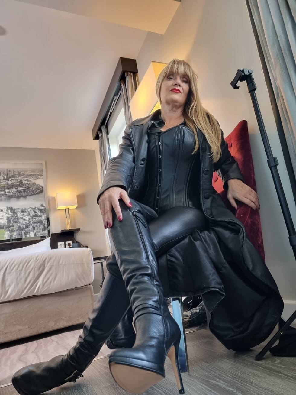 The Sensuality Of Leather In Dominance Lady Godiva 9579